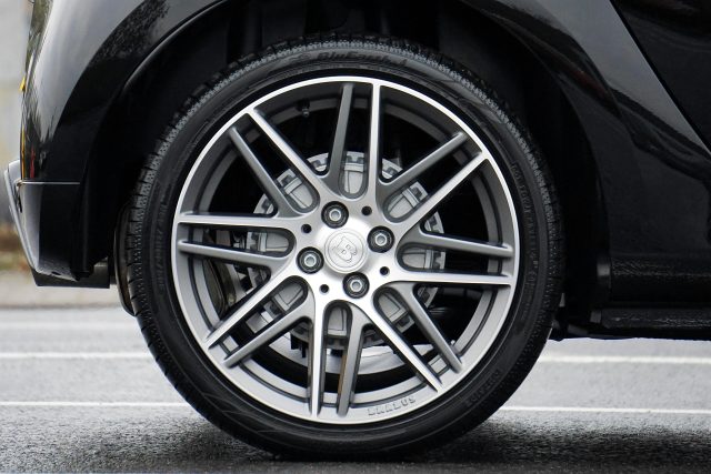 Car Window Tinting: Say Goodbye to Bubbling and Fading